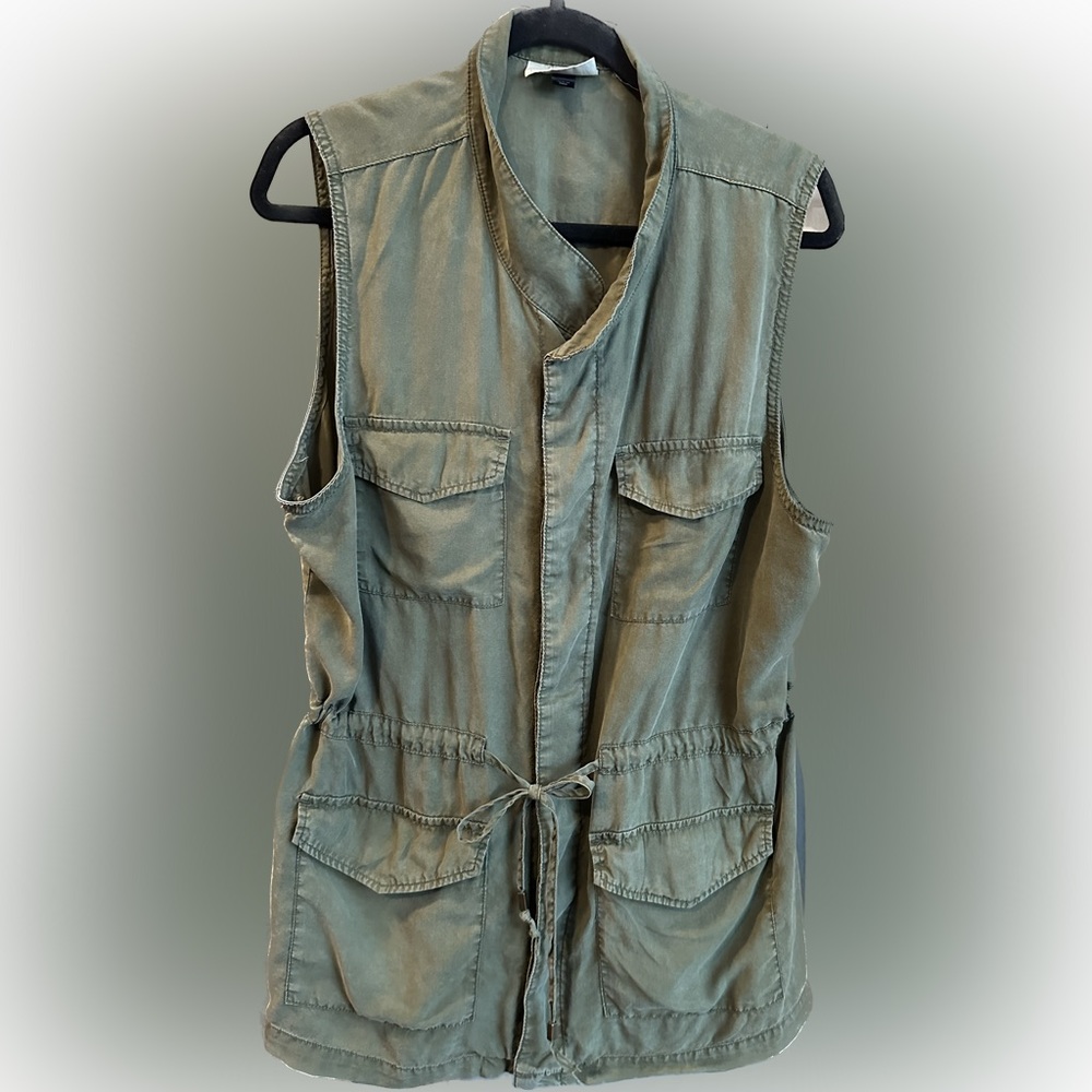Universal Thread army green vest size XXL
